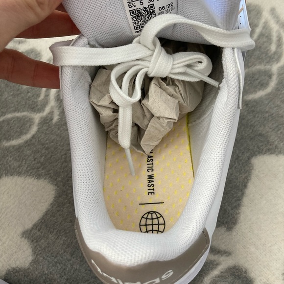 Adidas Grand Court 2.0 sneakers size 6.5 but fit 1/2 size bigger like a 7 - Picture 2 of 6